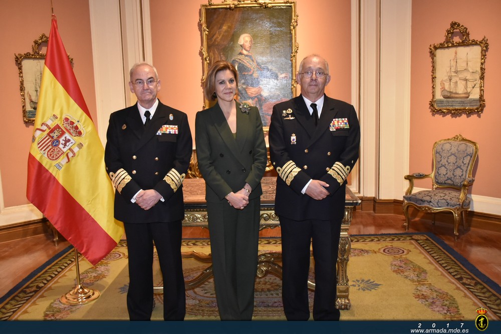 La ministra de Defensa junto al almirante López Calderón y el almirante Muñoz-Delgado